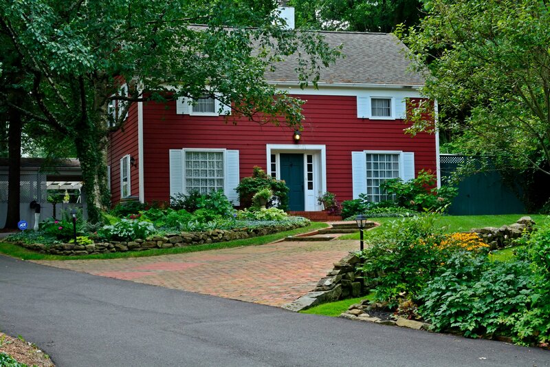 Red House with Garden — Serene