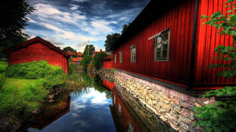 Red houses by the canal