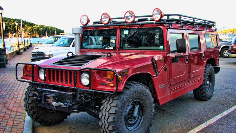 Red Hummer H1 — Calm