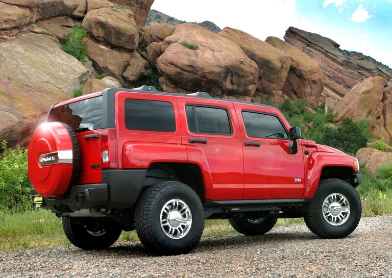 Red Hummer H3 Suv — Outdoor