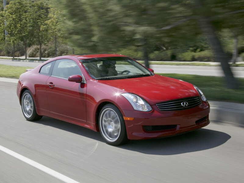 Red Infiniti G35 Coupe in motion