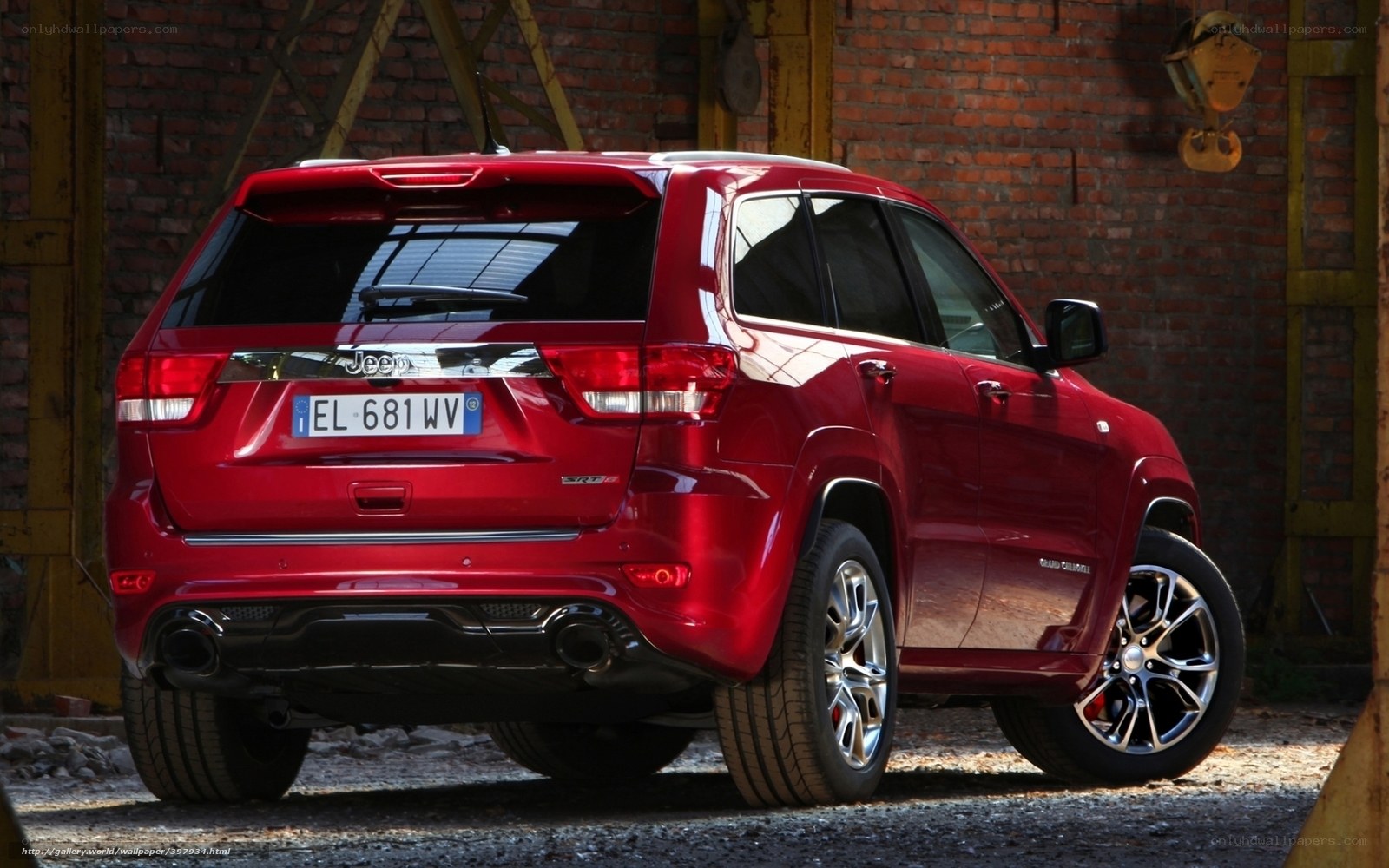 Red Jeep Grand Cherokee SRT