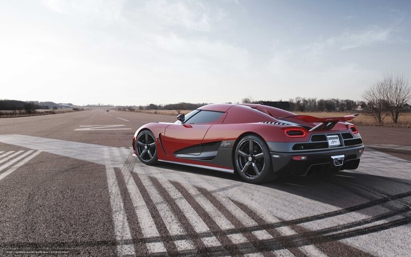 Red Koenigsegg Agera on runway