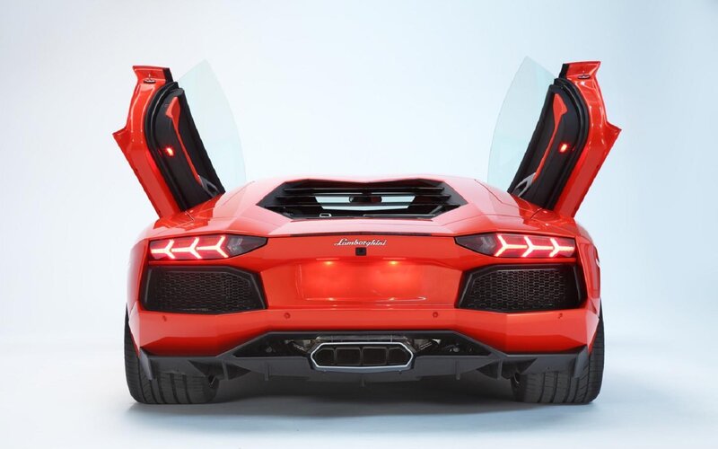 Red Lamborghini Aventador — Dramatic
