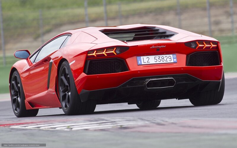 Red Lamborghini Aventador — Dynamic