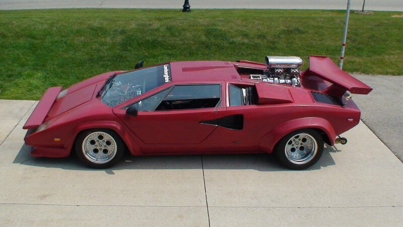 Red Lamborghini Countach — Calm