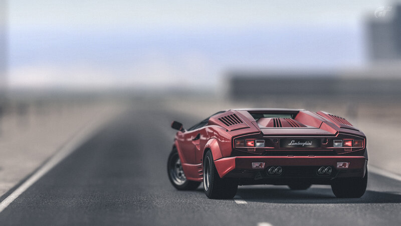 Red Lamborghini Countach — Dynamic