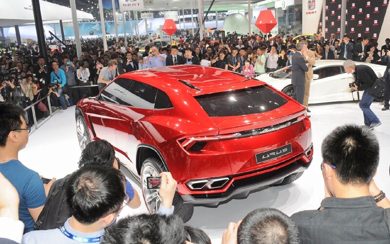 Red Lamborghini Urus — Busy