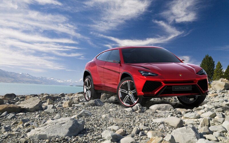 Red Lamborghini Urus — Dramatic