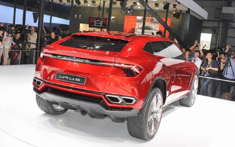 Red Lamborghini Urus — Public