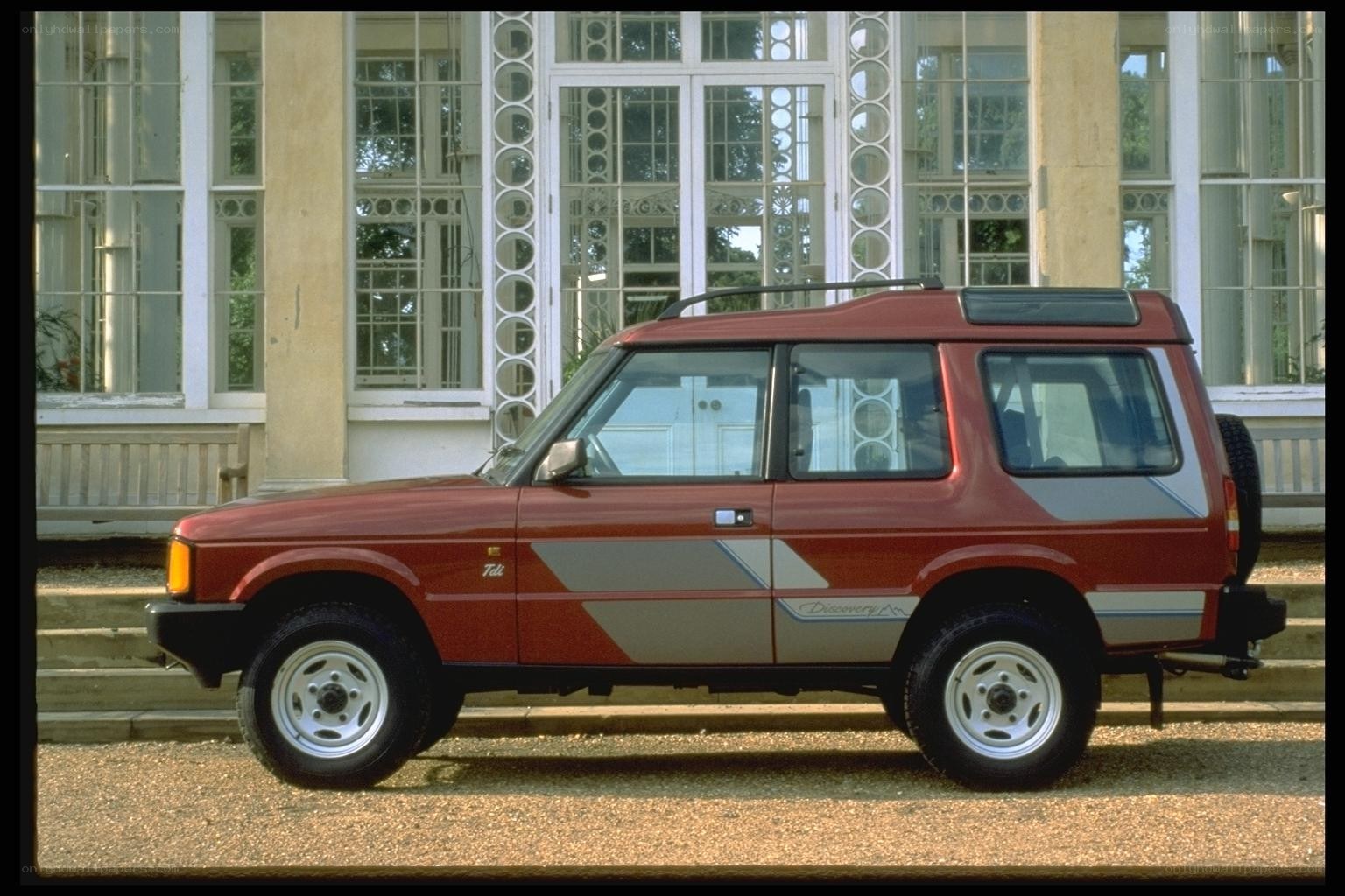 Red Land Rover Discovery