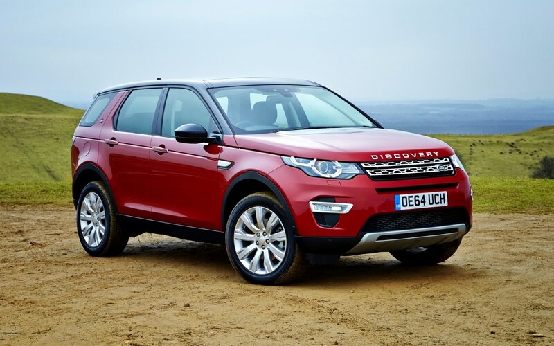 Red Land Rover Discovery — Outdoor
