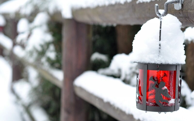 Red Lantern in Snow — Calm, Winter