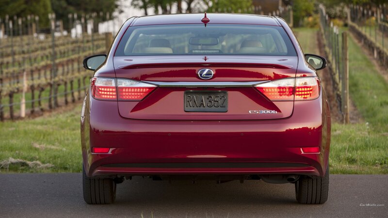 Red Lexus Es300h