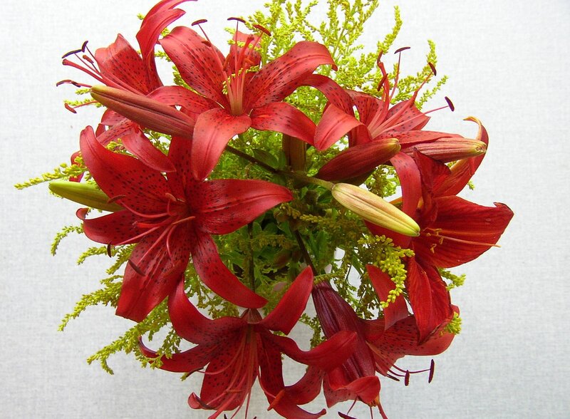 Red Lilies Bouquet — Natural