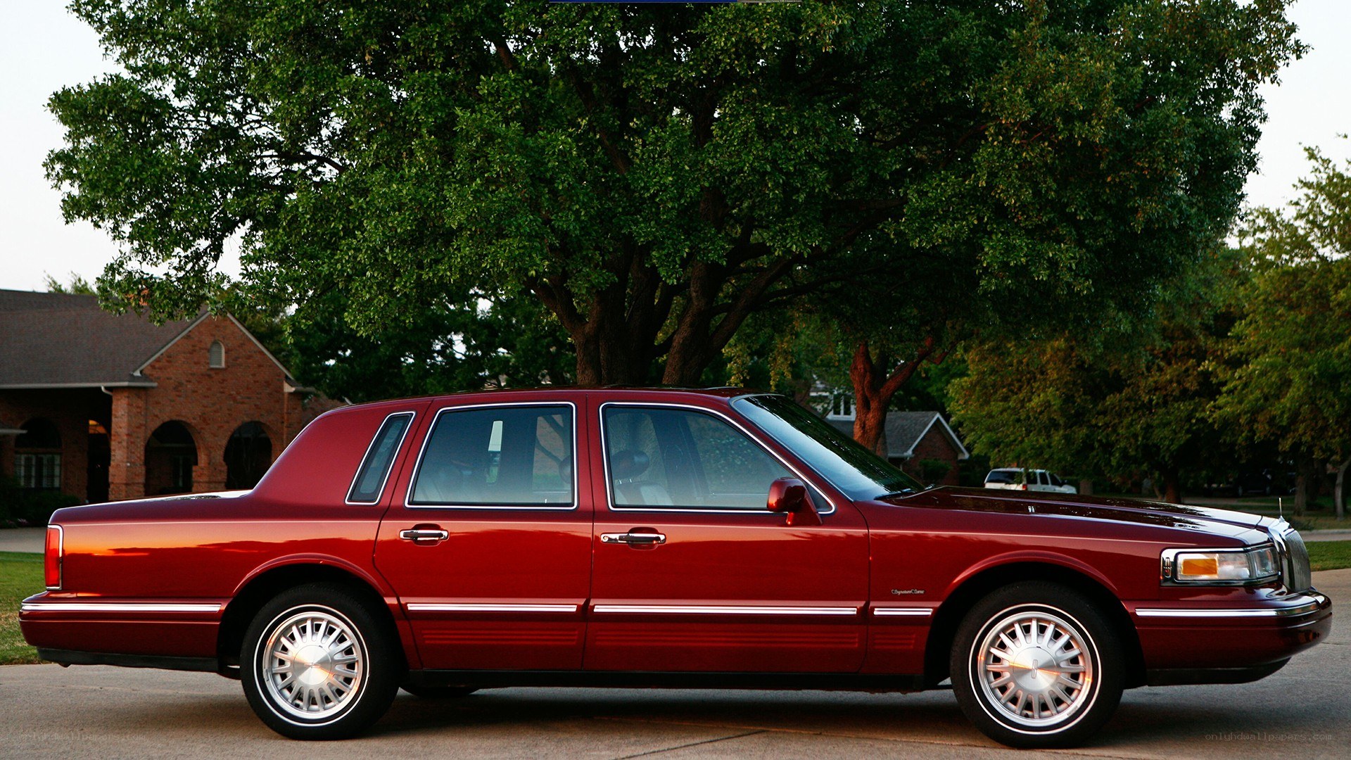 red lincoln town car