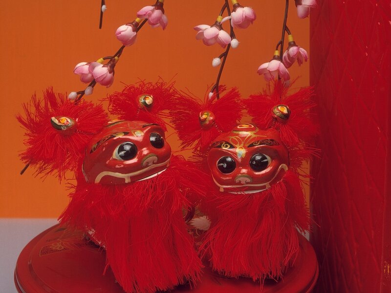 Red lion dance figures