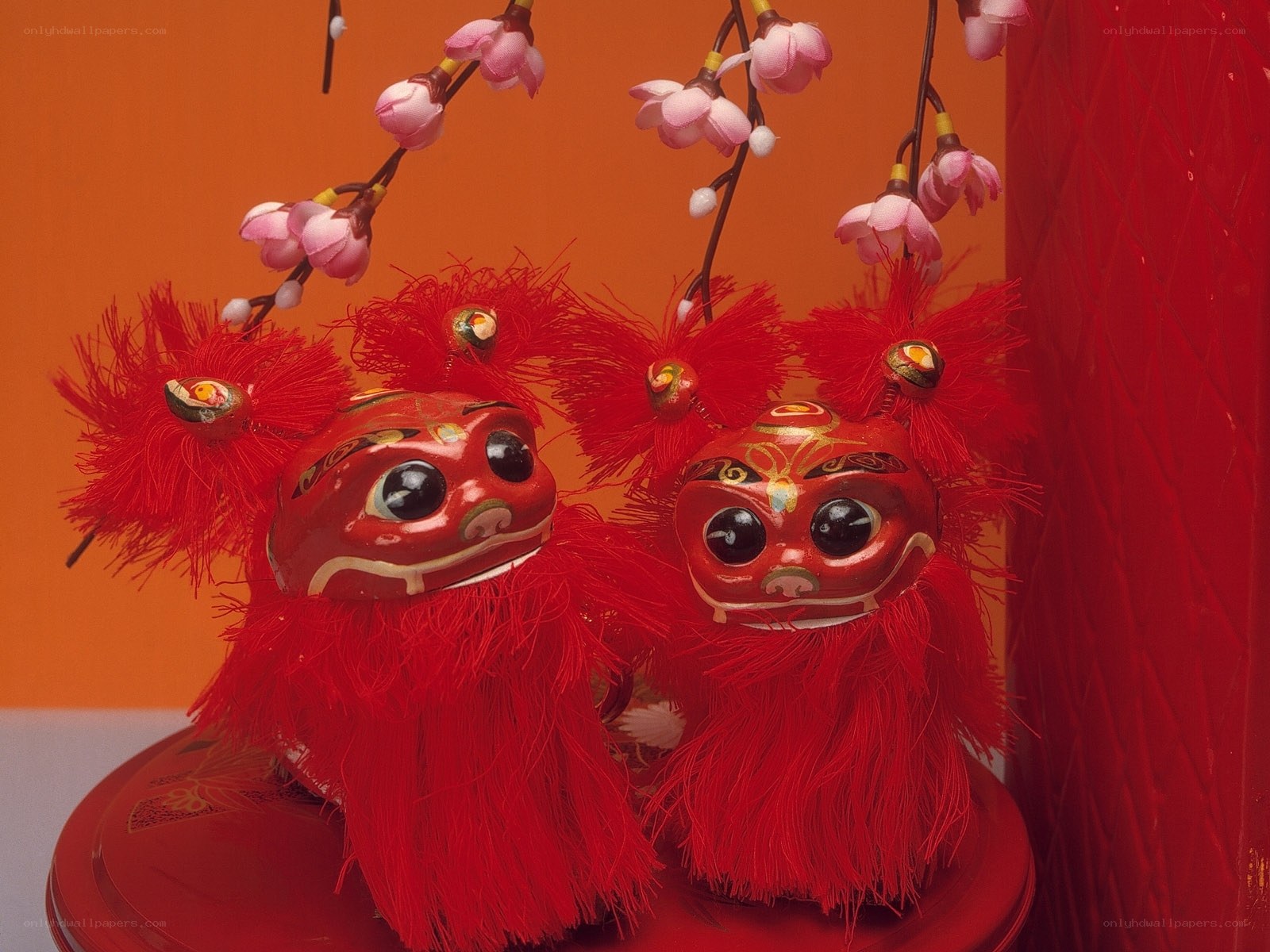 Red lion dance figures