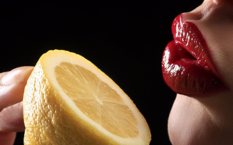 red lips and lemon slice