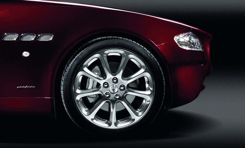 Red Maserati GranTurismo