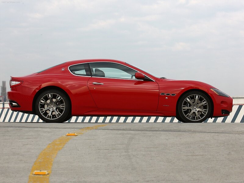 Red Maserati GranTurismo