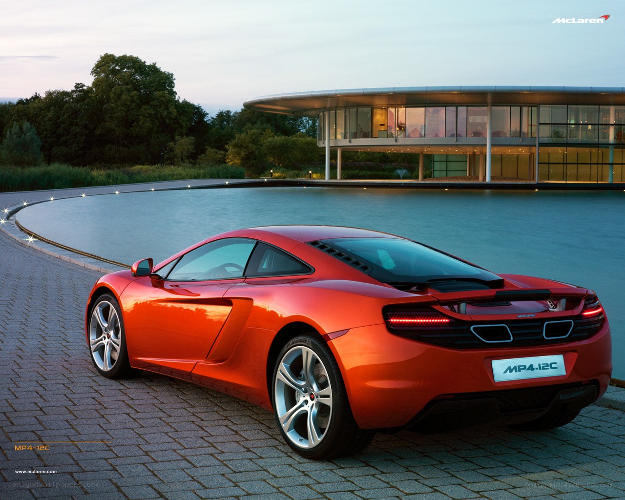 Red McLaren MP4-12C