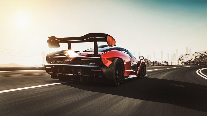 Red McLaren Senna — Dynamic