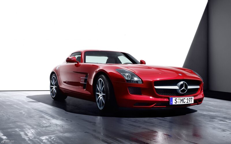 Red Mercedes-Benz SLS AMG