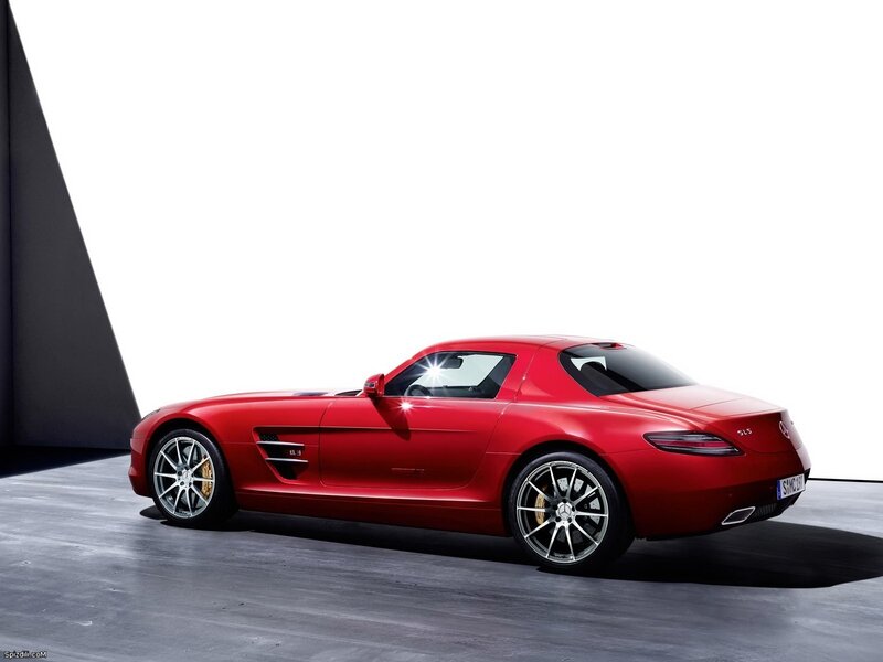 Red Mercedes-Benz SLS AMG