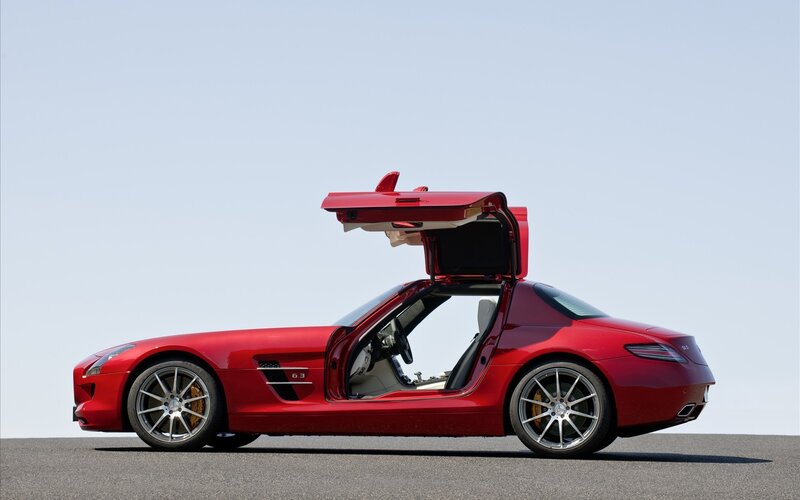 Red Mercedes-Benz SLS AMG