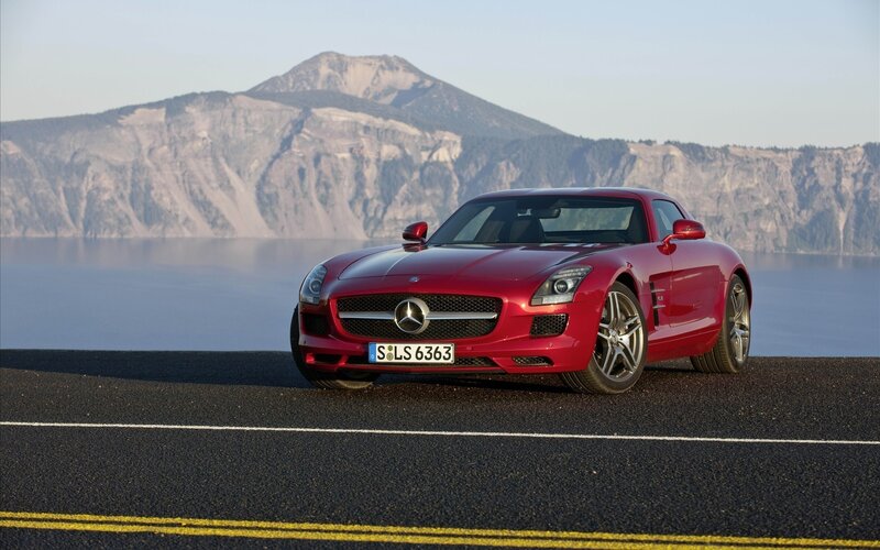 Red Mercedes-Benz SLS AMG