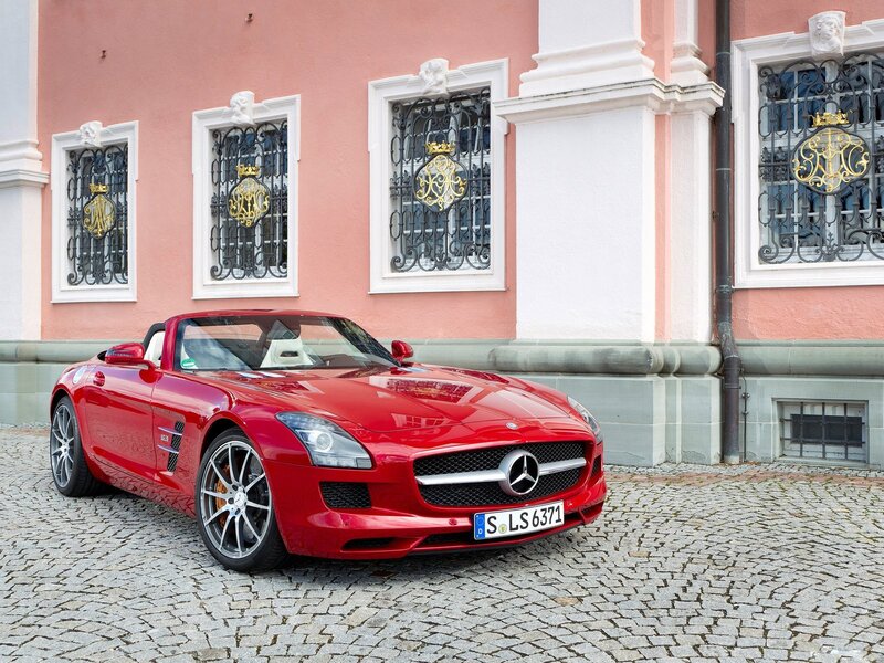 Red Mercedes-Benz SLS AMG