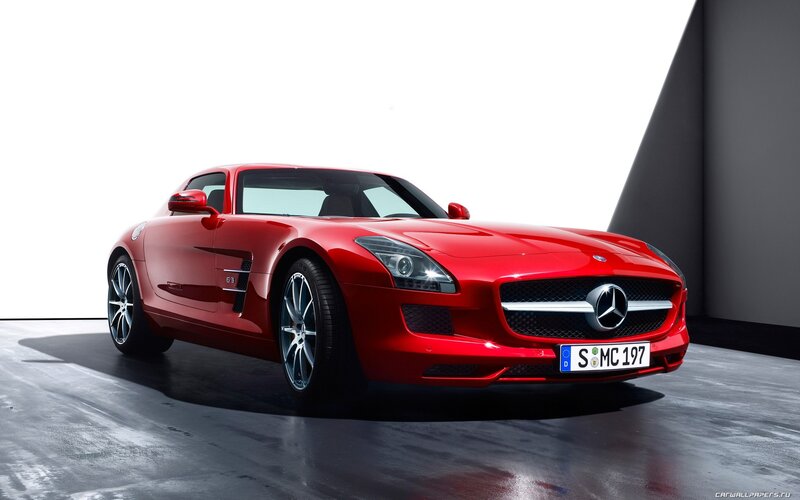Red Mercedes-Benz SLS AMG