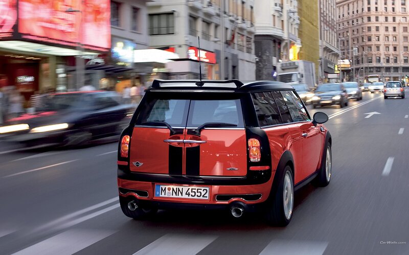 Red MINI Countryman driving in city