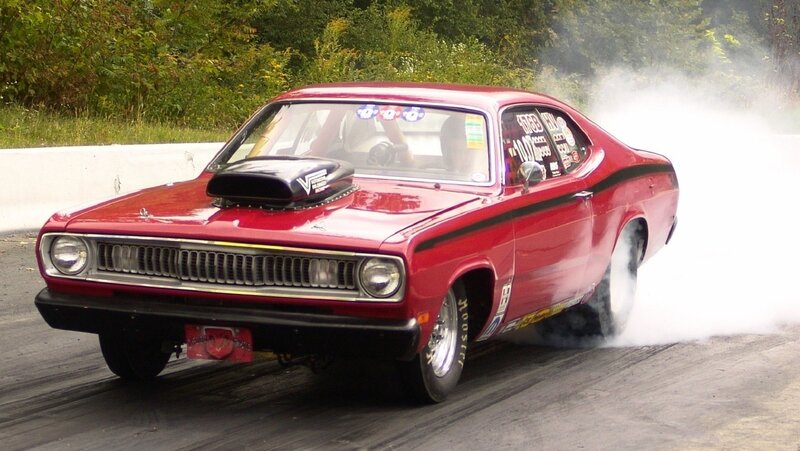 red muscle car drag racing