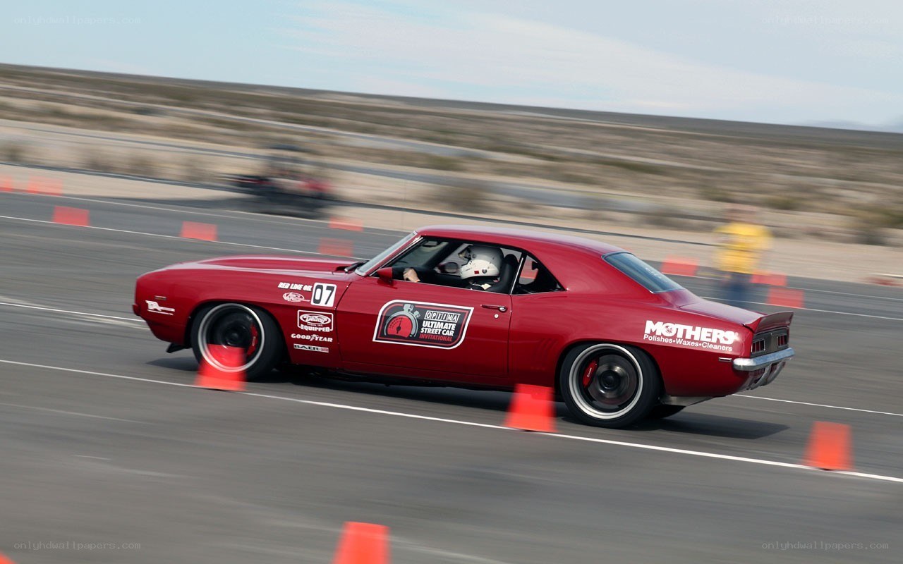 Red muscle car racing