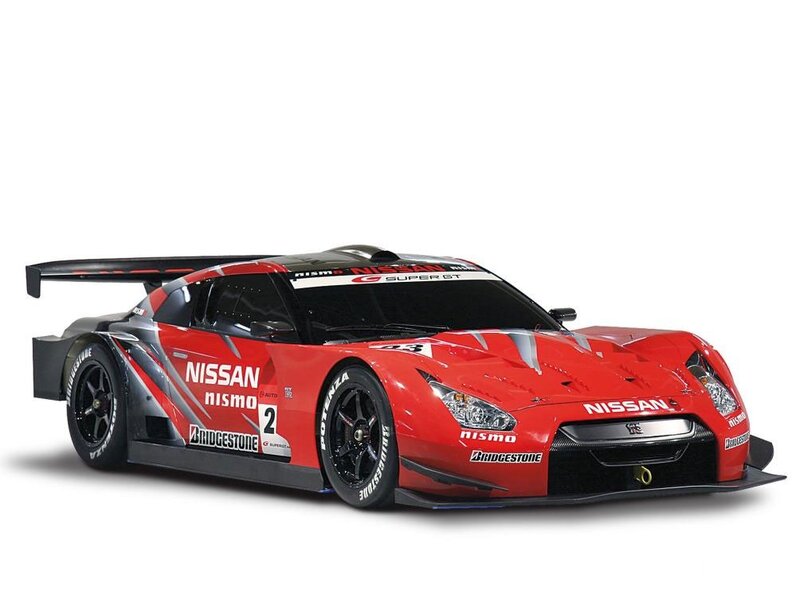 Red Nissan GT-R race car