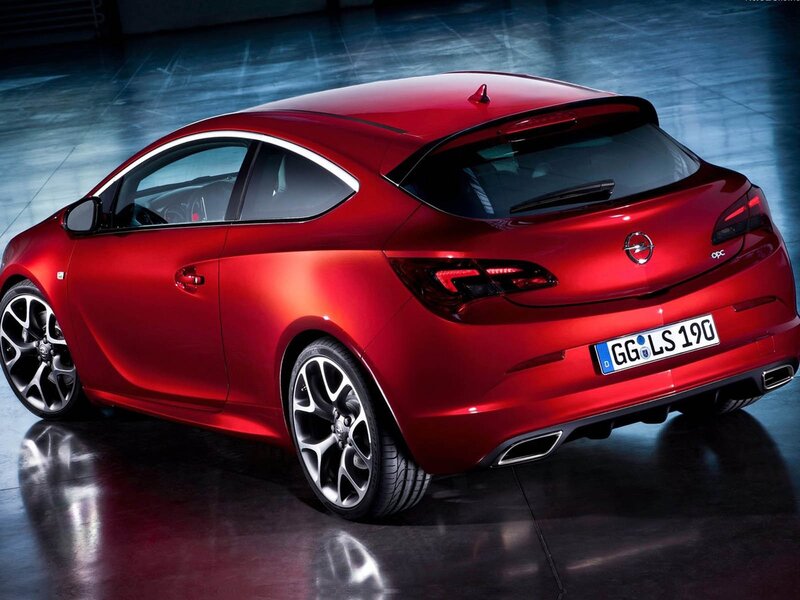 red opel astra gtc