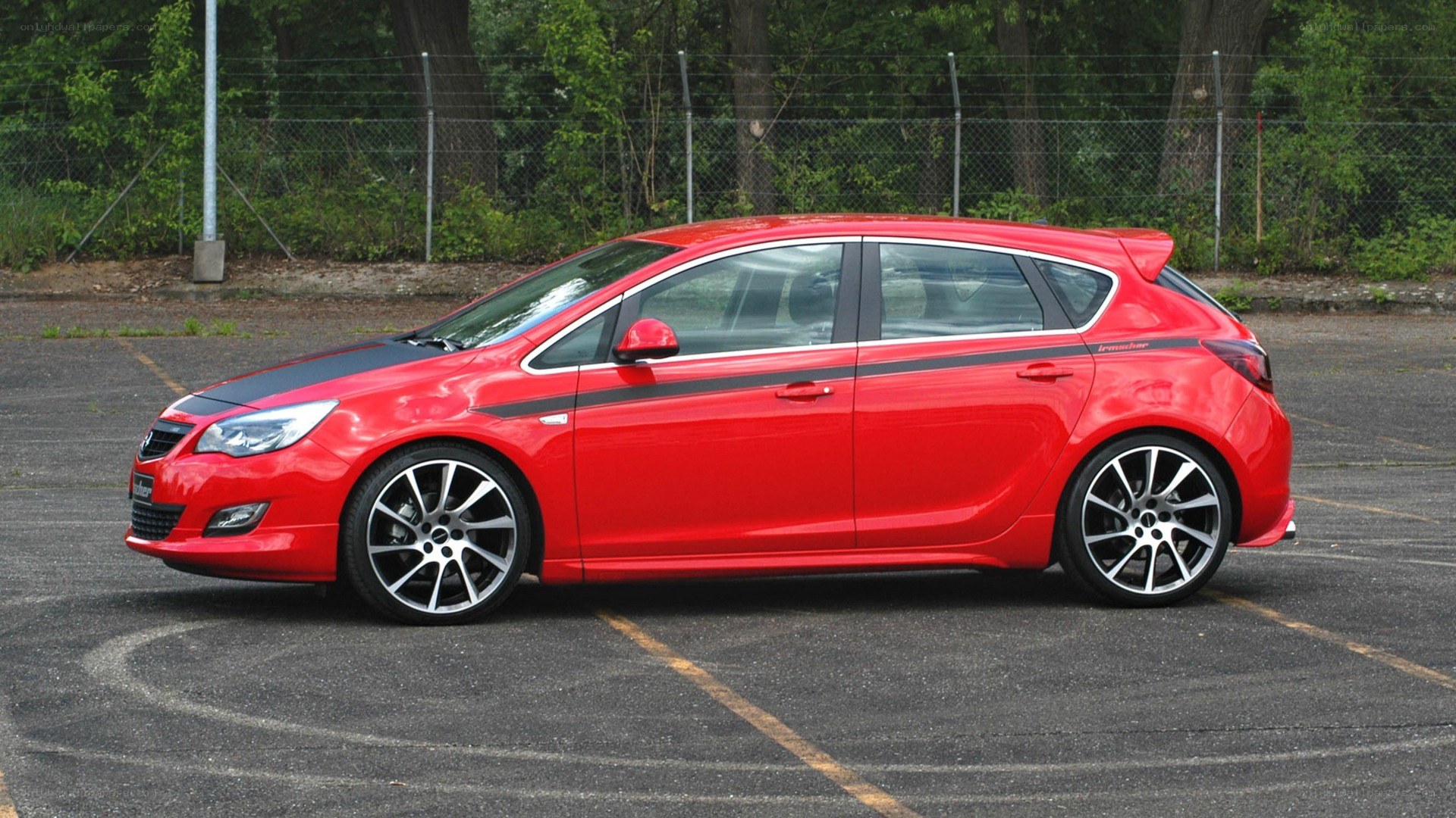 red opel astra gtc