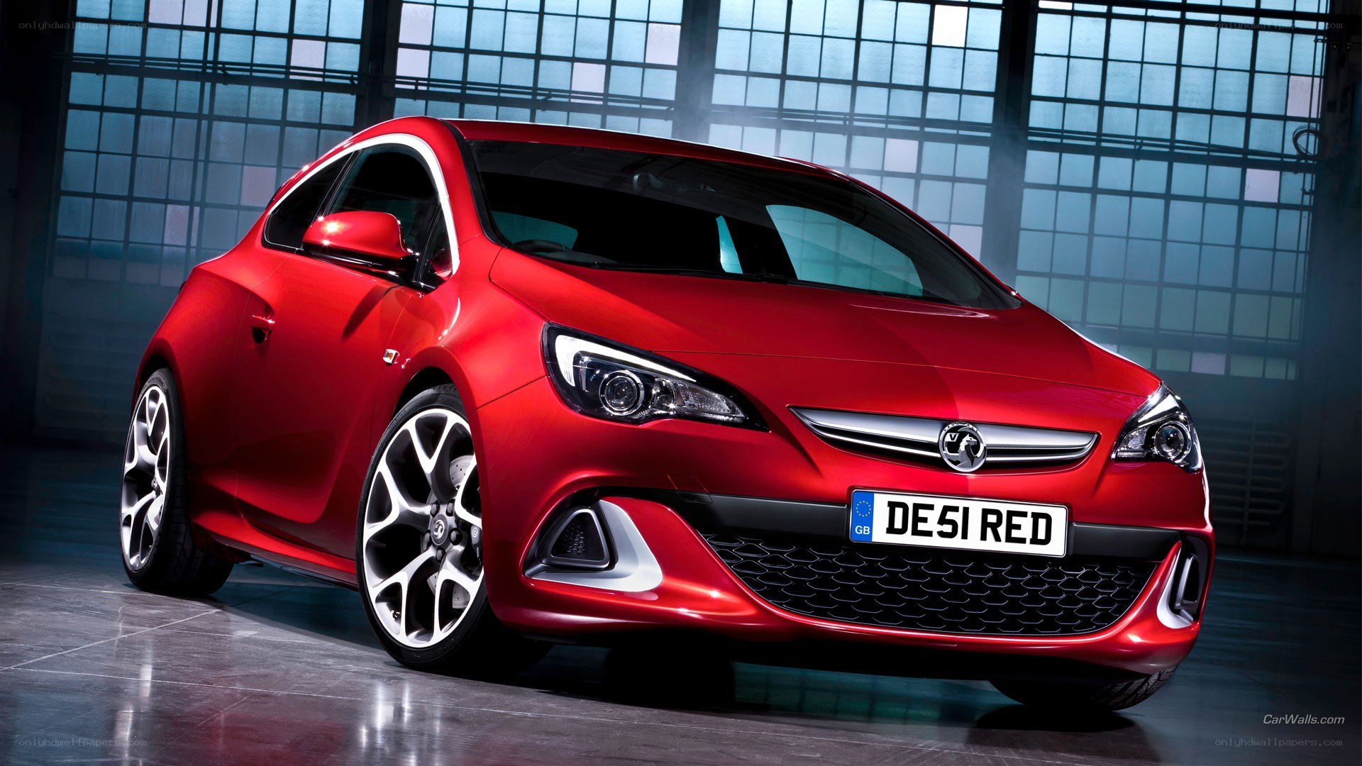red opel astra gtc