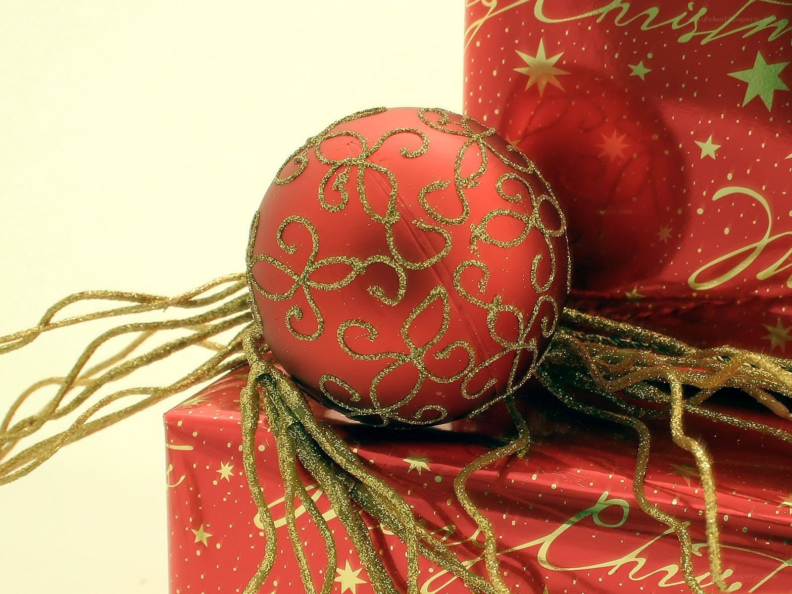 Red ornament on gifts