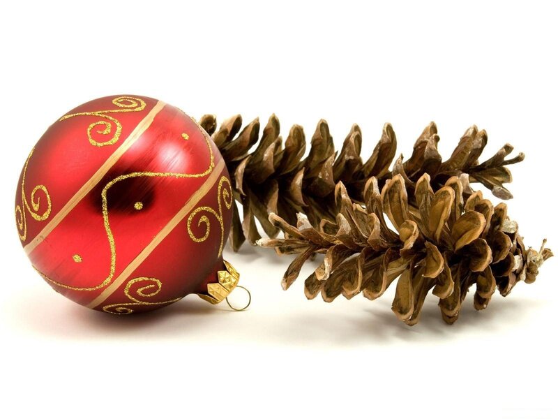 Red ornament with pinecone