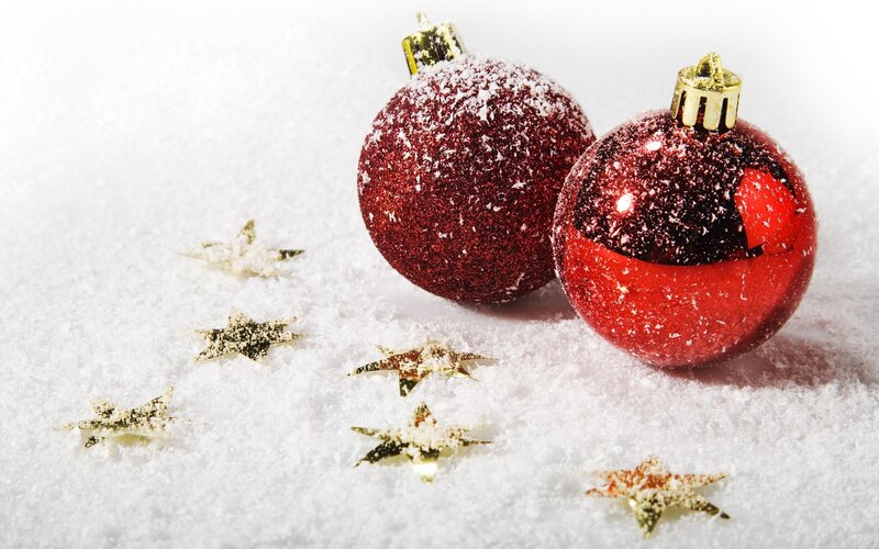 Red Ornaments in Snow — Festive, Winter