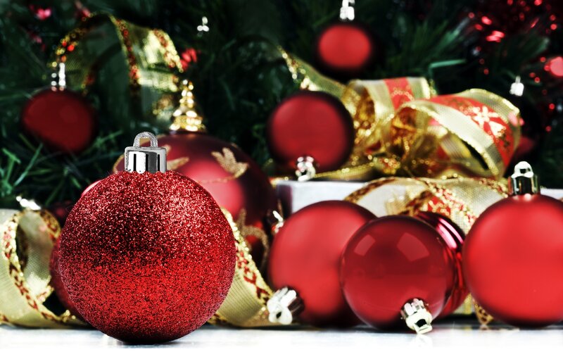 Red Ornaments on Tree — Festive, Winter