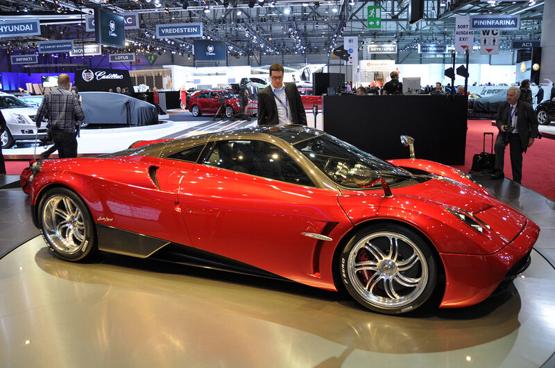 Red Pagani Huayra