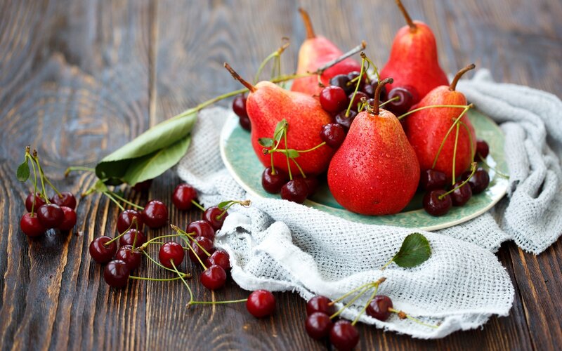 Red Pears and Cherries — Calm, Photograph, Plate, Cloth