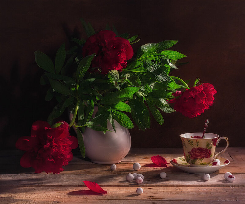 Red Peonies in Vase — Dramatic, Photograph, Teacup