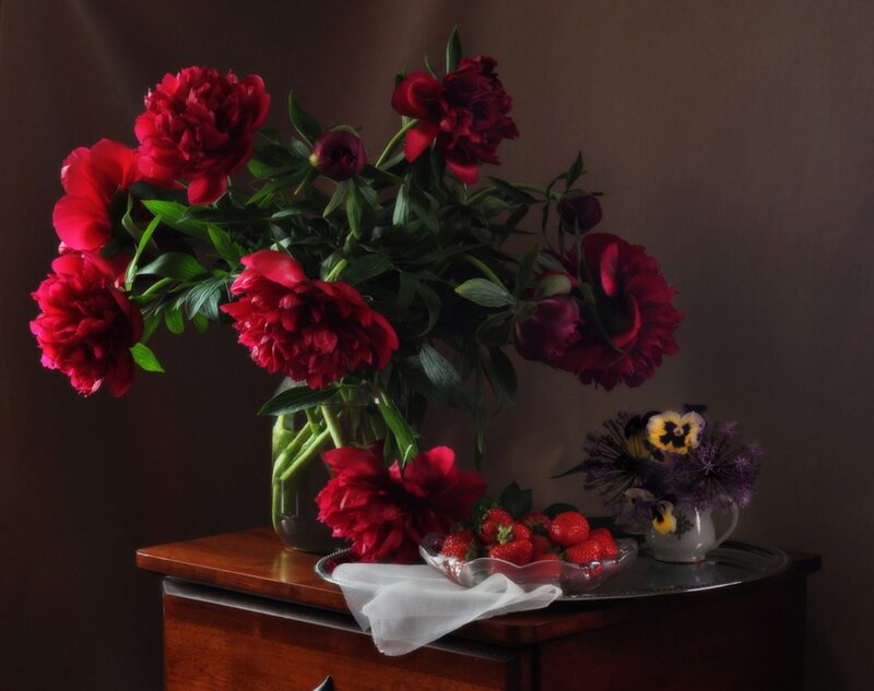 Red Peonies in Vase — Dramatic