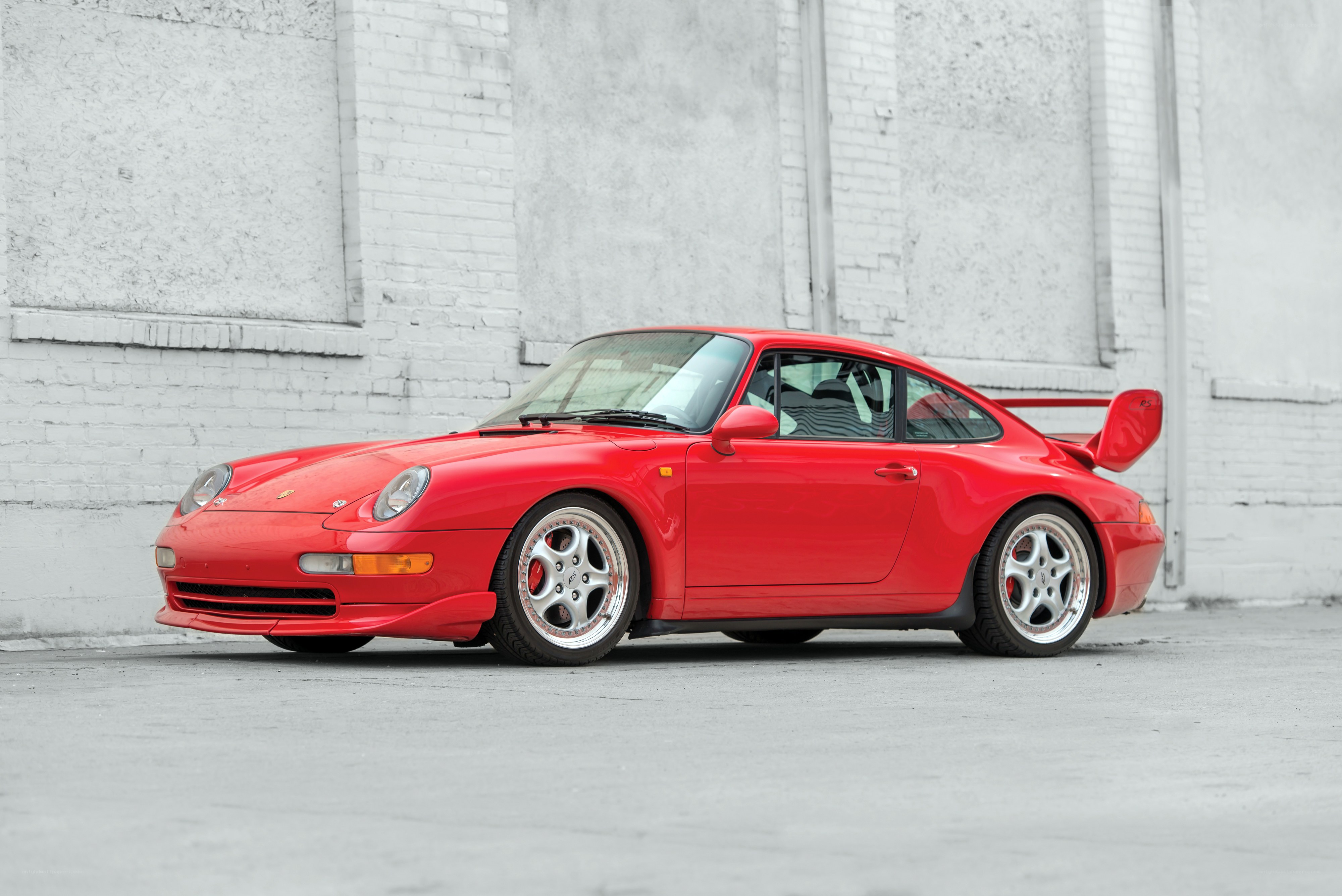 Red Porsche 911 GT2