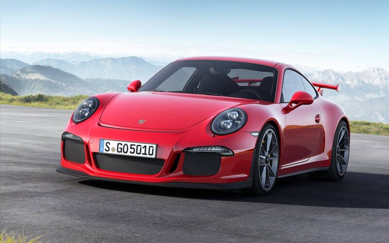 Red Porsche 911 Gt3 — Dramatic